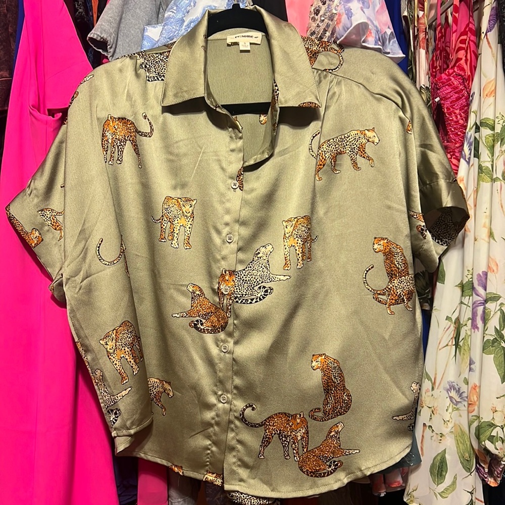 Ee:some silky cheetah blouse size small